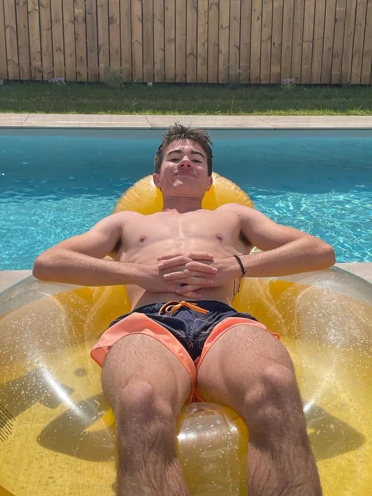 Profil de Adonis, 22 ans, Plan cul à Chaillevette (Charente-Maritime)