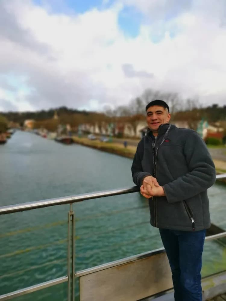 Prince - Plan cul à Genilac Profil de Prince, 26 ans, Plan cul à Genilac (Loire)