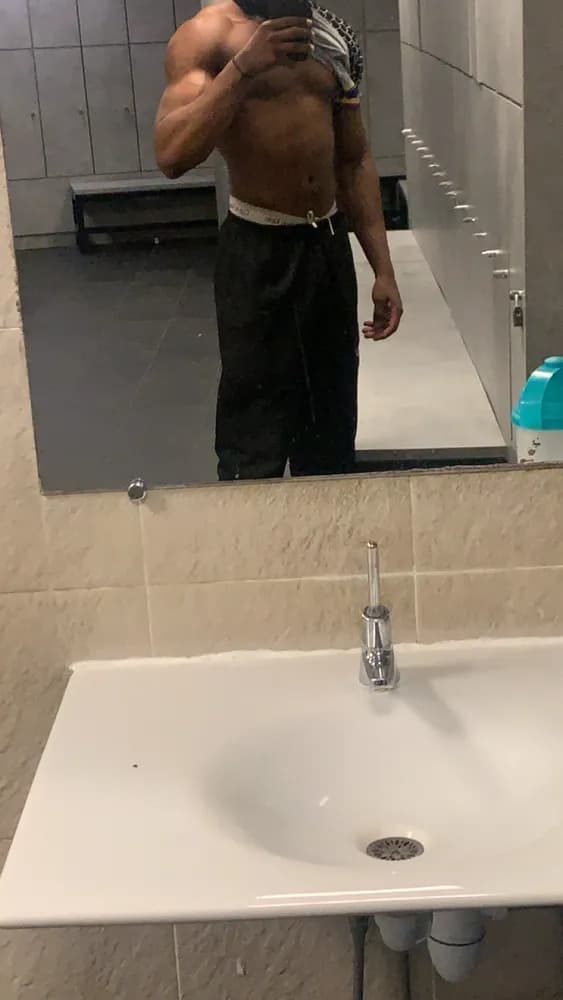 Profil de Ayan, 21 ans, Plan cul à Vorly (Cher)