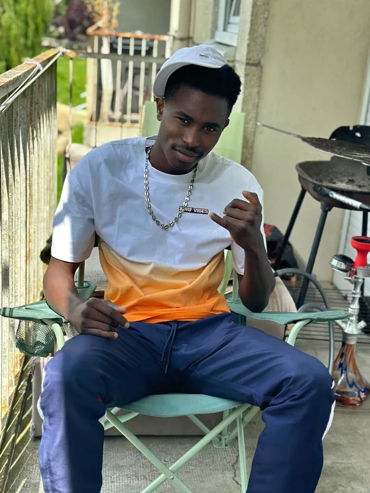 Profil de Giuliano, 19 ans, Plan cul à Chepoix (Oise)