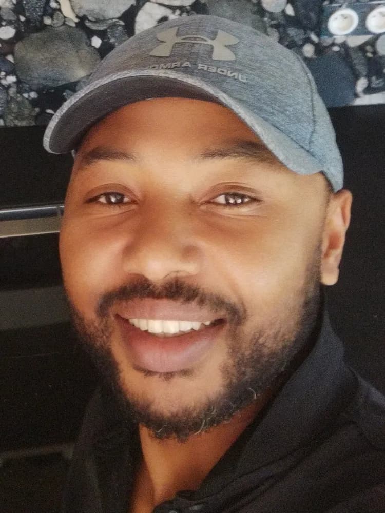 Profil de Riley, 25 ans, Plan cul à Oradour (Charente)