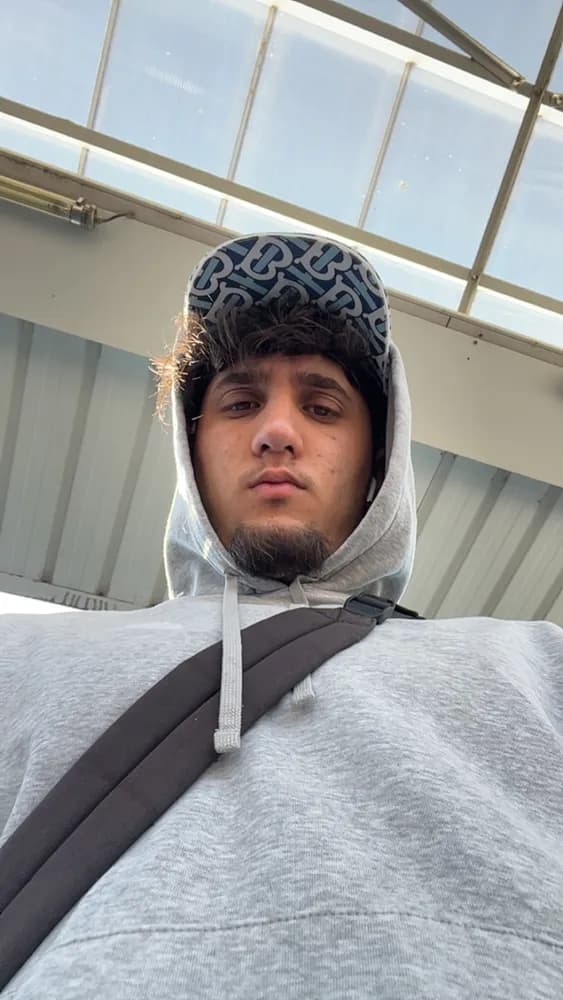 Profil de Emanuel, 21 ans, Plan cul à Plufur (Côtes-d'Armor)