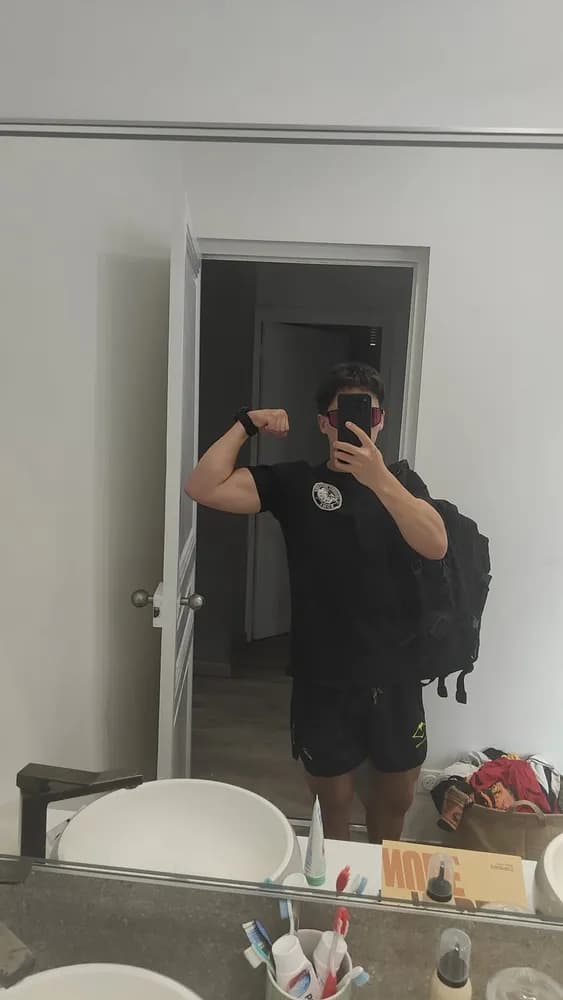 Artur - Plan cul à Chaltrait Profil de Artur, 27 ans, Plan cul à Chaltrait (Marne)