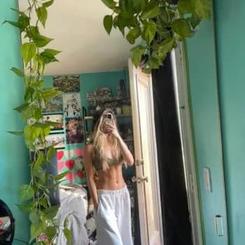 Simone - Plan cul à Porquéricourt Profil de Simone, 32 ans, Plan cul à Porquéricourt (Oise)