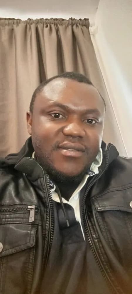 Peter - Plan cul à Aron Profil de Peter, 21 ans, Plan cul à Aron (Mayenne)