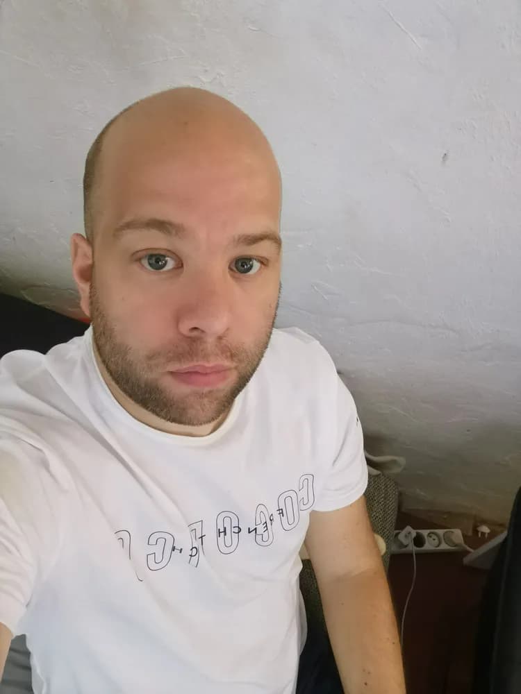 Mahdi - Plan cul à LaBruffière Profil de Mahdi, 18 ans, Plan cul à LaBruffière (Vendée)