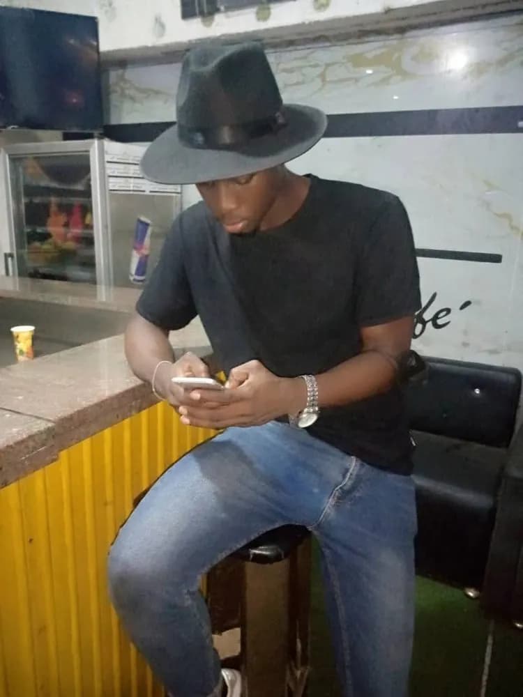 Juan - Plan cul à Saint-Lyé Profil de Juan, 25 ans, Plan cul à Saint-Lyé (Aube)