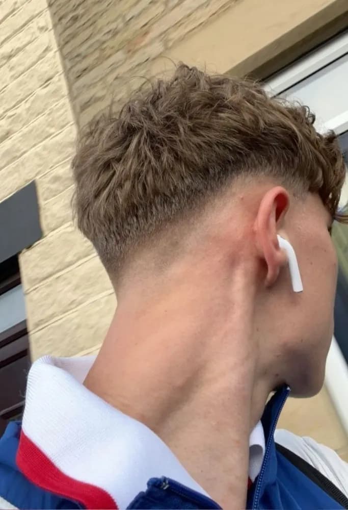 Elio - Plan cul à Andelain Profil de Elio, 34 ans, Plan cul à Andelain (Aisne)