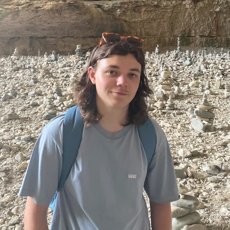 Philippe - Plan cul à Commer Profil de Philippe, 24 ans, Plan cul à Commer (Mayenne)