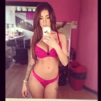 Naëlle - Plan cul à Générac Profil de Naëlle, 34 ans, Plan cul à Générac (Gard)