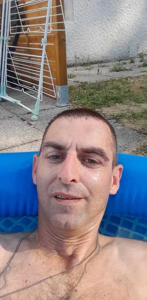 Sandro - Plan cul à Auxerre Profil de Sandro, 19 ans, Plan cul à Auxerre (Yonne)