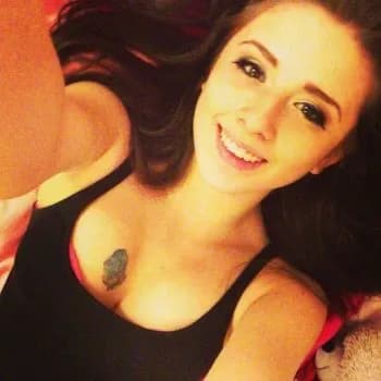 Alessia - Plan cul à Chemillé-sur-Dême Profil de Alessia, 23 ans, Plan cul à Chemillé-sur-Dême (Indre-et-Loire)