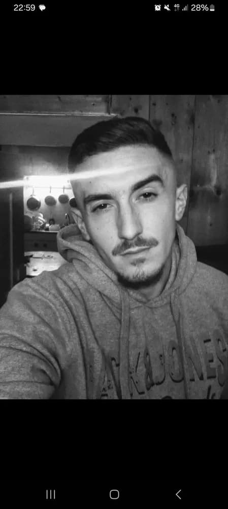 Kaan - Plan cul à Briançon Profil de Kaan, 27 ans, Plan cul à Briançon (Hautes-Alpes)